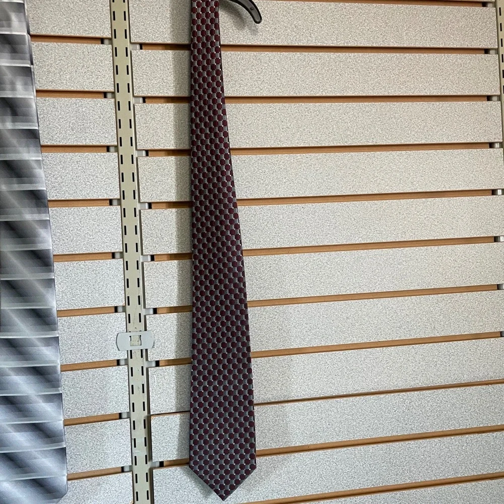 Van Heusen Burgundy Gray Geometric‎ Pattern Men's Neck Tie 100 Polyester